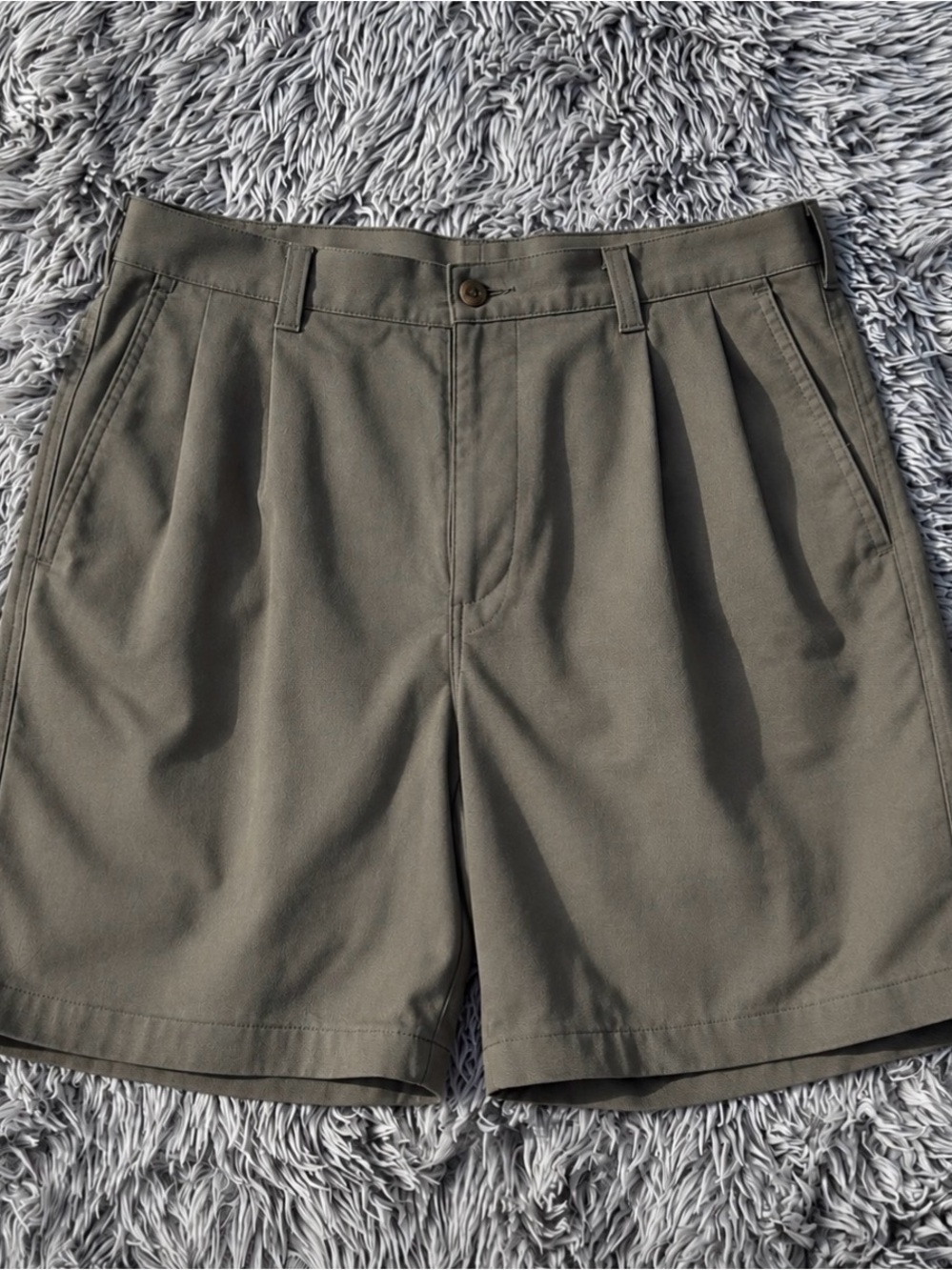 Roundtree & Yorke Olive Flat-Front Pleated Shorts